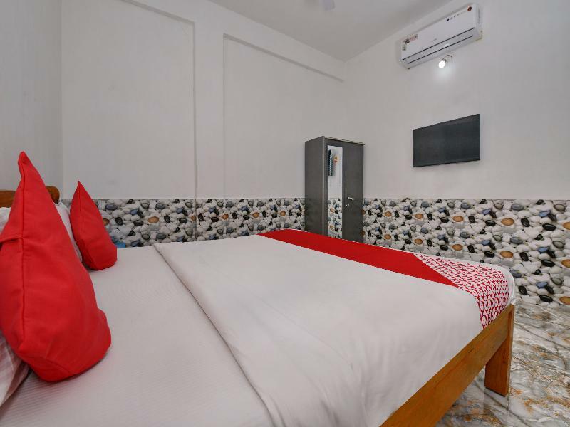 Oyo 10809 Hotel Tushar Inn Baga Buitenkant foto