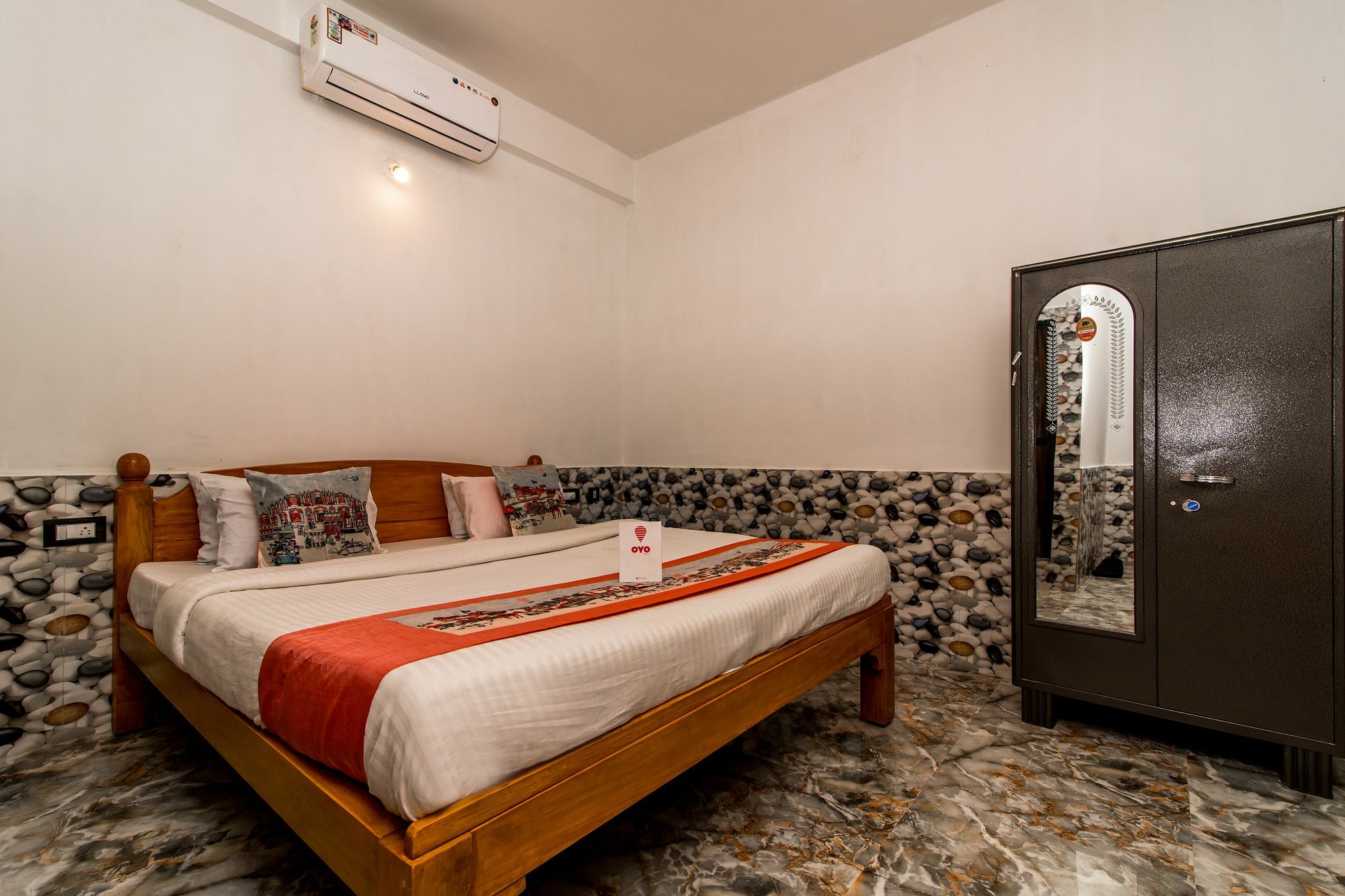 Oyo 10809 Hotel Tushar Inn Baga Buitenkant foto